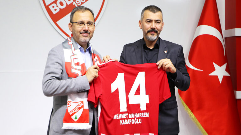Gençlik ve Spor Bakanımız Sayın Dr. Mehmet Muharrem KASAPOĞLU Kulübümüzü Ziyaret Etti